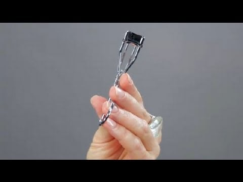How to Use an Eyelash Curler : Makeup Tool Guides