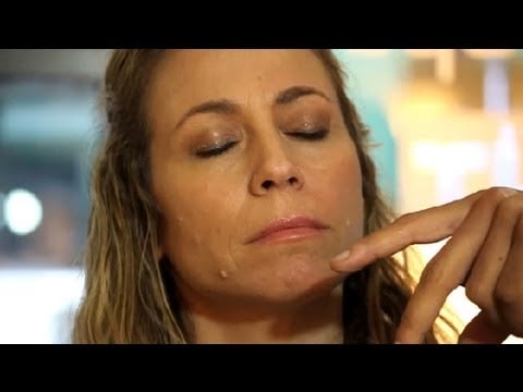 How to Apply Cream Foundation for Older Women With Wrinkles : Facial Care & Beauty