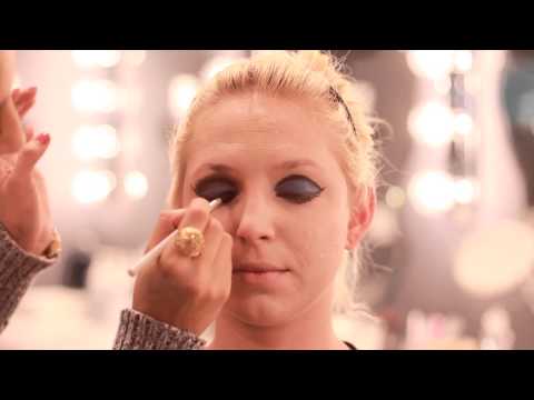 How to Do Cabaret Makeup : Makeup Techniques