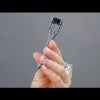 How to Use an Eyelash Curler : Makeup Tool Guides